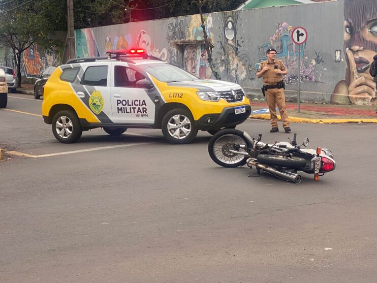 Motociclista machuca o ombro após acidente em Apucarana