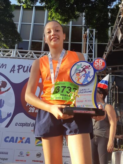 Marya Eduarda de Araújo Lima, de 14 anos, vem se destacando nas provas de atletismo em que compete
