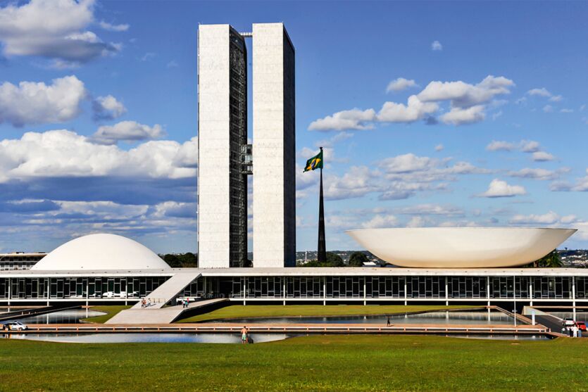 Os movimentos sociais no Brasil foram determinantes no processo de redemocratização do país influenciando e redefinindo os rumos da nossa política