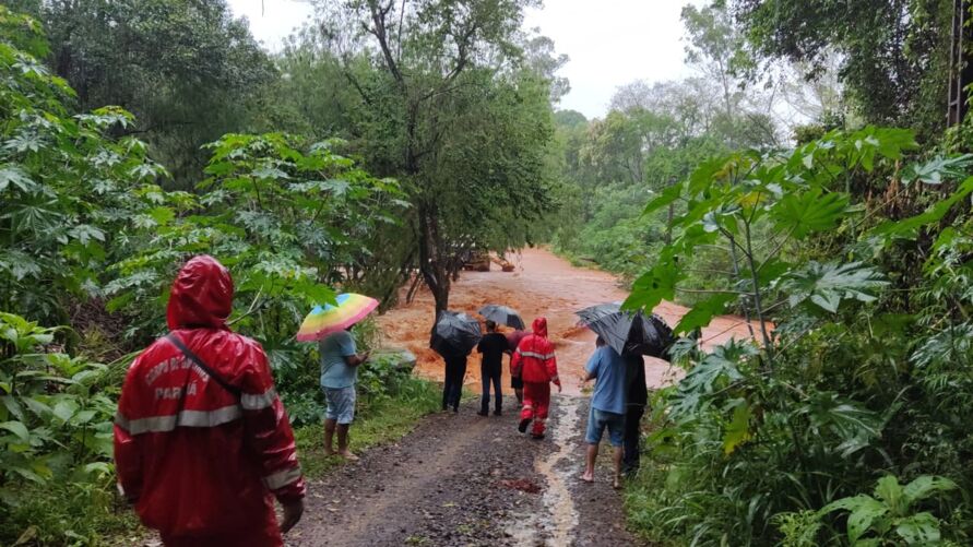 O Rio Pindaúva transbordou e causou grandes transtornos em Ivaiporã