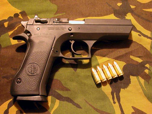 PM apreendeu uma pistola calibre 9mm marca Cherokee, 18 tiros nºsérie PP10658, com 18 cartuchos municiados