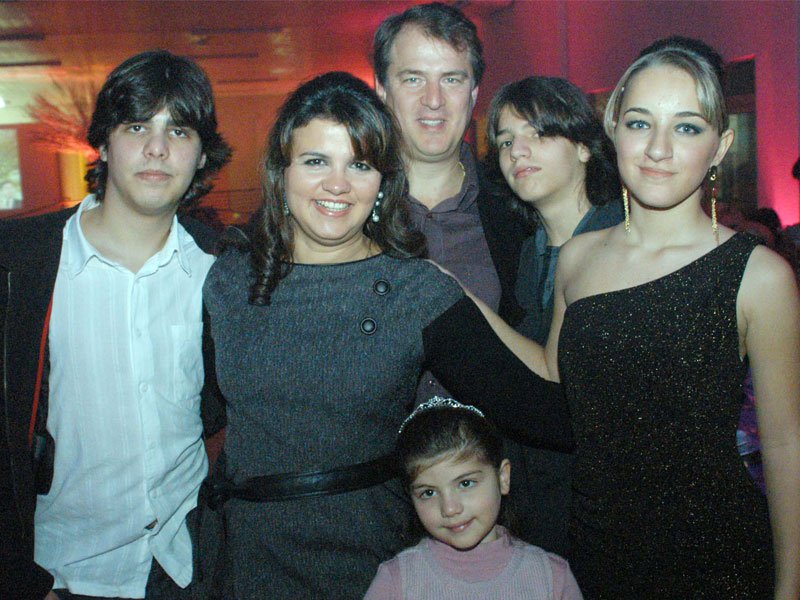 Vanderlei Sartori, junto da esposa Cristiane, dos filhos Pedro, Gustavo e Luísa, e da sobrinha Bárbara