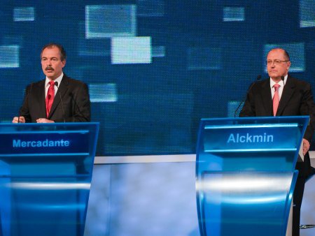 Geraldo Alckmin (à dir.) foi o principal alvo dos ataques adversários em debate nesta quinta