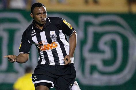 Obina foi o grande destaque do Atlético Mineiro na quarta-feira, ao marcar os dois gols na vitória sobre o Independiente Santa Fé (Colômbia) por 2 a 0, no confronto de ida das oitavas de final da Copa Sul-Americana.