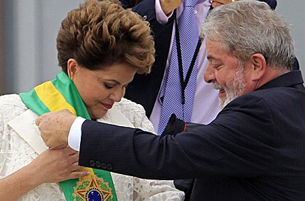 Dilma recebe faixa de Lula