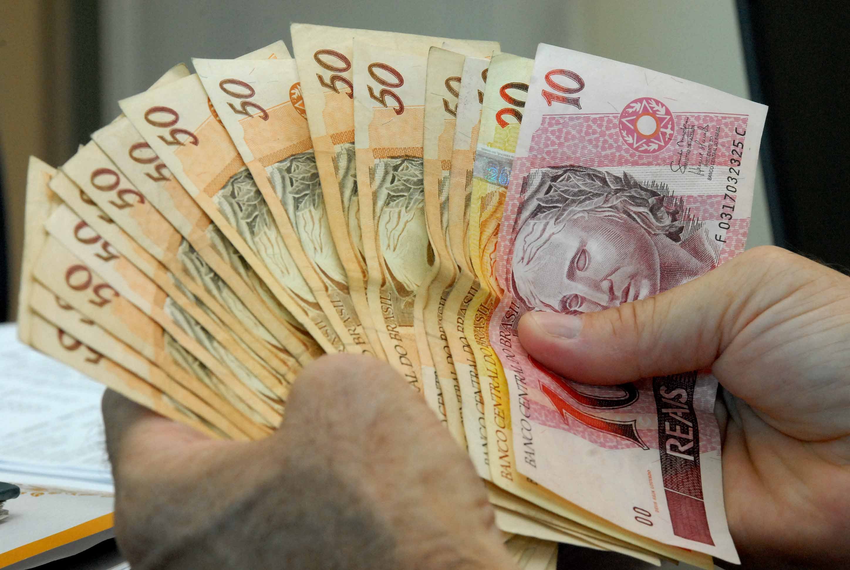 Governo propõe salário mínimo de R$ 854 para 2016 - Foto: TNONLINE