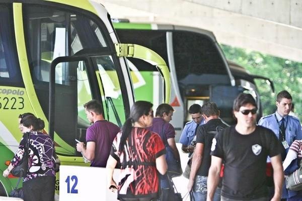 As passagens dos ônibus que fazem as linhas intermunicipais no Paraná foram reajustadas hoje de 9,99% a 10,51%