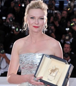 Kirsten Dunst vence prêmio de melhor  atriz em Cannes por Melancholia