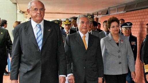 Dilma decide que vai demitir Jobim quando ele voltar da Colômbia