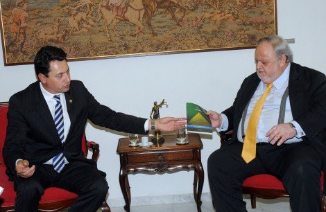 Sérgio Souza em encontro com o ministro Félix Fischer, presidente do STJ (Luiz Antônio Ribeiro/Comunicação STJ)