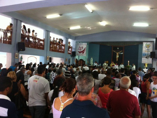 Missa em Realengo homenageia jovens assassinados em escola no Rio