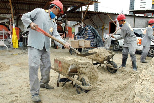 Mão-de-obra ajudou a reduzir alta do custo da construção - Foto: tribunadonorte.com.br