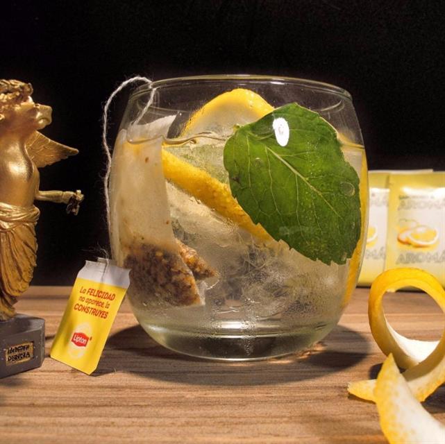 Gim-tônica com chá de limão