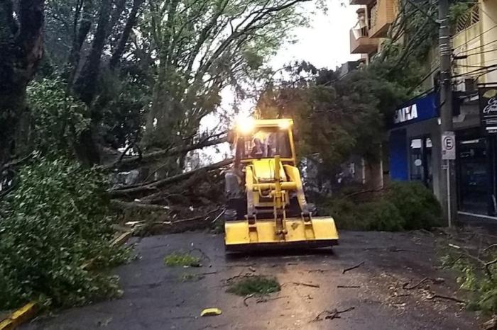 Santa Maria, no RS, foi a cidade mais afetada pelo temporal até agora. (FOTO - REPRODUÇÃO/agência RBS)