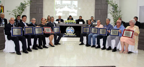 Dez moradores receberam títulos de cidadão honorário  (Foto: Divulgação)