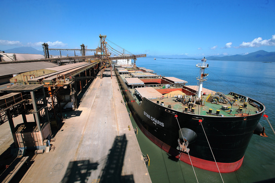 Porto de Paranaguá registra maior movimentação anual de cargas