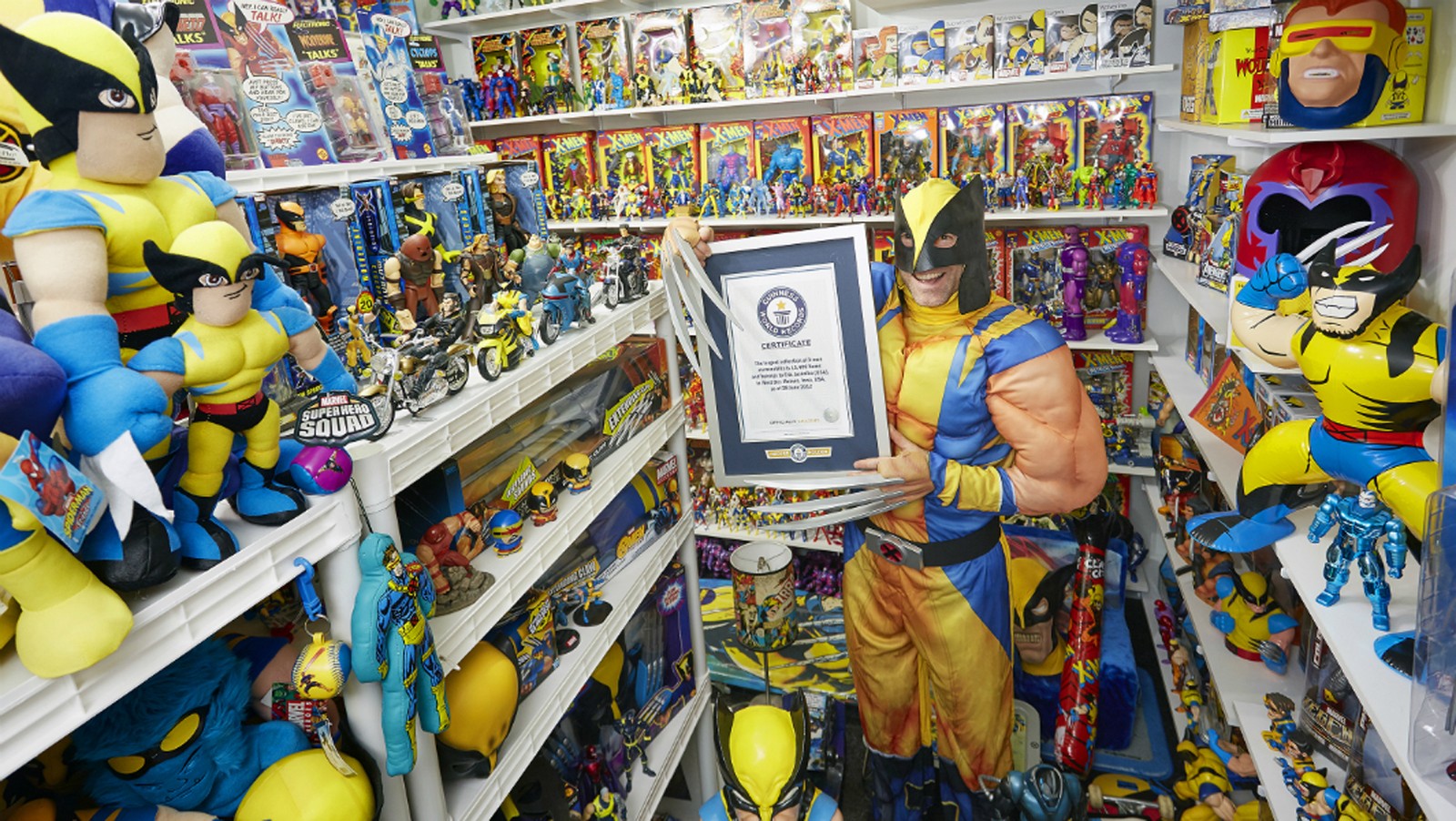 Americano bate recorde com maior coleção de itens sobre os X-Men (Foto: Livro Guinness de Recordes) Americano bate recorde com maior coleção de itens sobre os X-Men (Foto: Livro Guinness de Recordes)