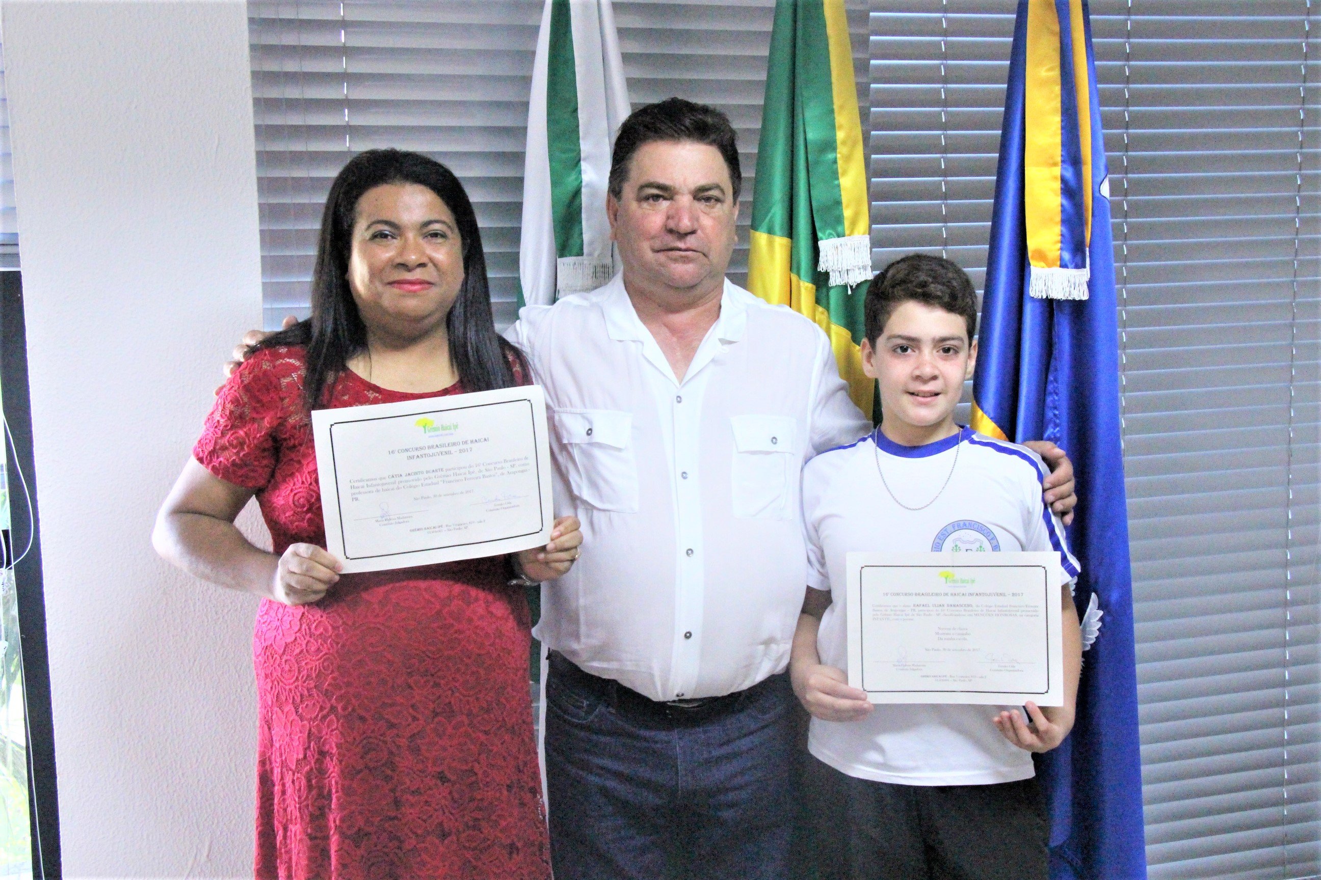Prefeito recebe participantes de Concurso Brasileiro de Poesia