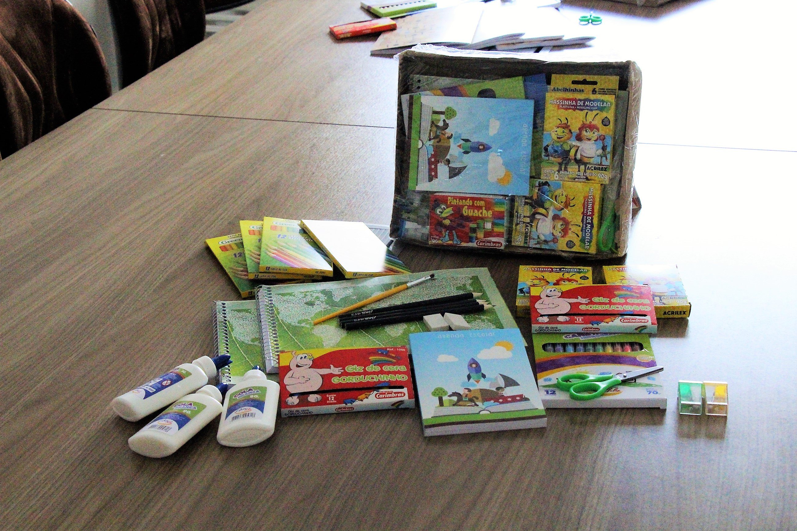 Secretaria de Educação vai distribuir kits escolares em 2018 - Foto: Divulgação/Prefeitura Municipal de Arapongas