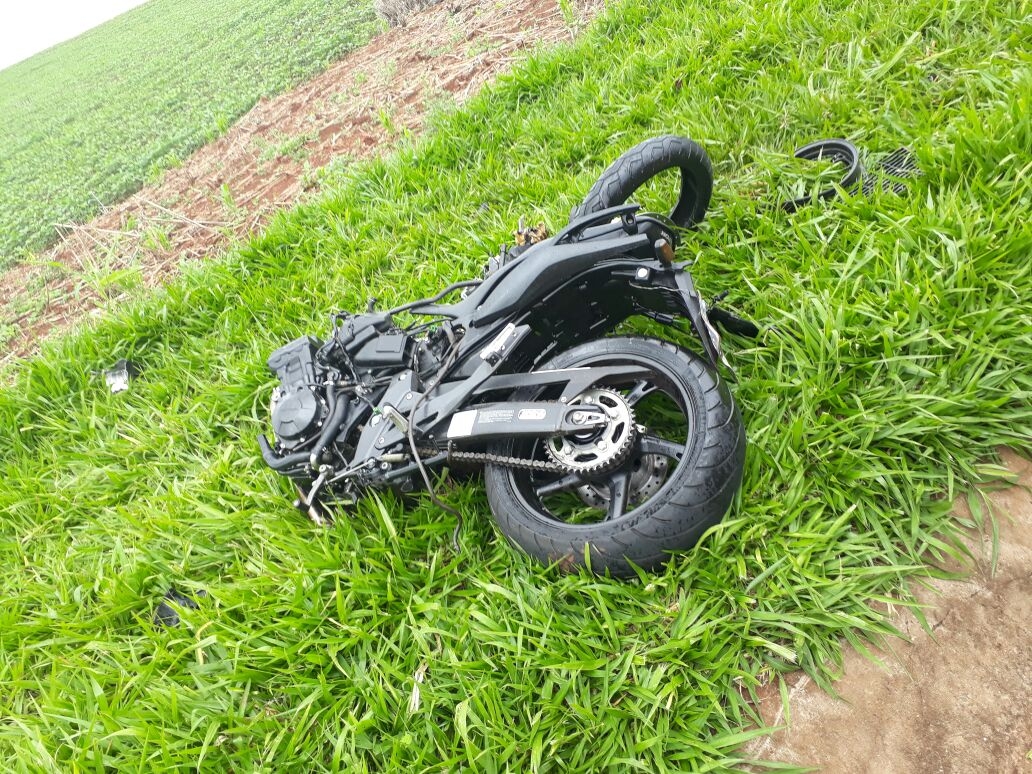 Motociclista morre no local do acidente - Foto - WhatsApp Amigos da Notícia