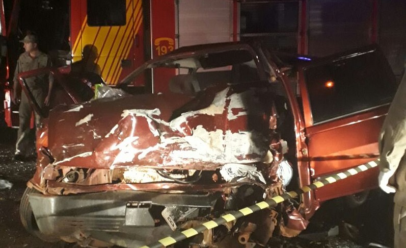 Carro colidiu de frente com outro e mãe e filho morreram, segundo a PRE - Foto: PRE/Divulgação