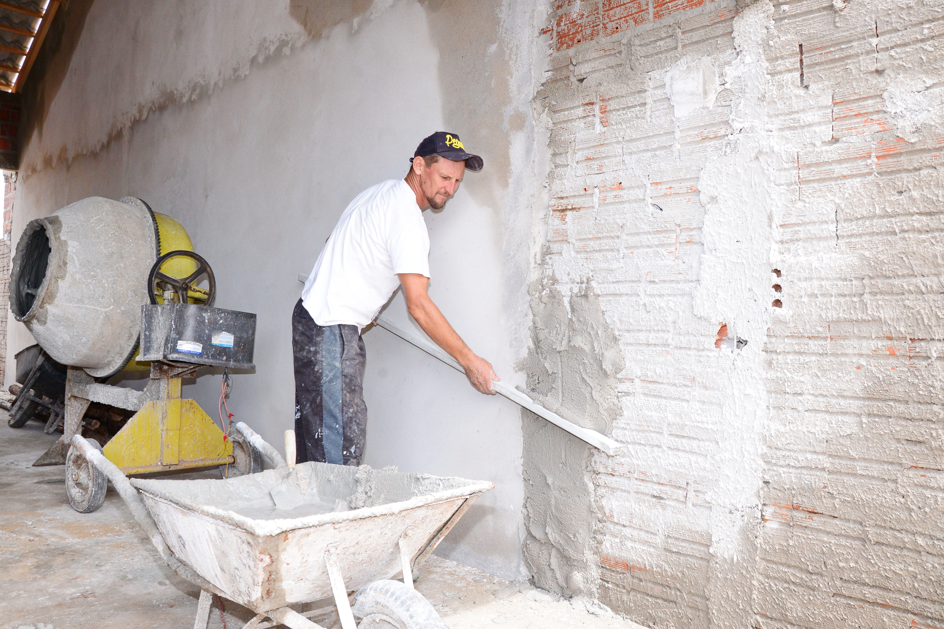 Destaque do mês de novembro foi a construção civil, que gerou quase 100 novos empregos em Apucarana - Foto: Delair Garcia