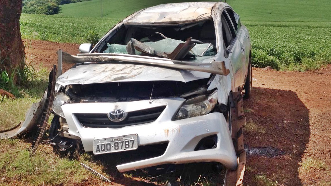 Carro teve danos de grande monta após capotamento -  Foto: Blog do Barimbau