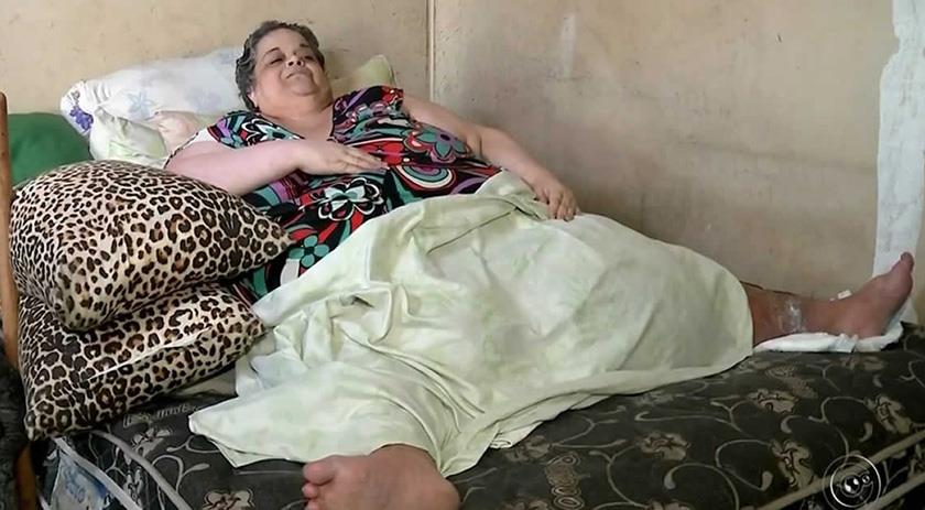 Revolta marca sepultamento da mulher que pesava mais de 300 kg após bariátrica - Foto: Reprodução/TV TEM