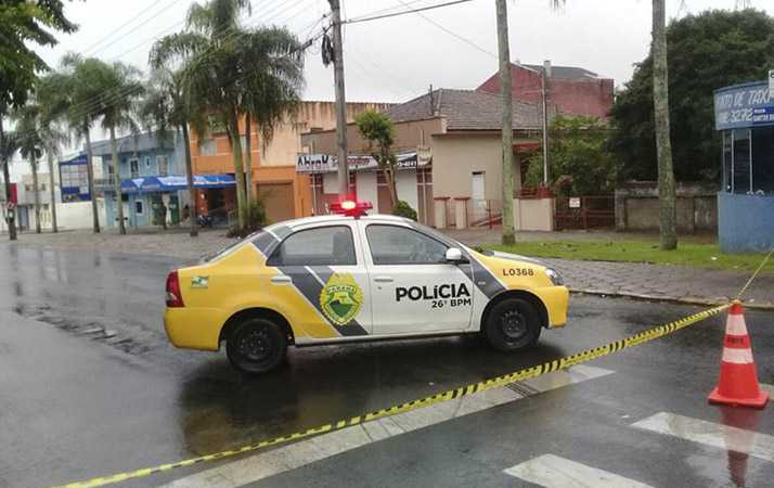 Por questão de segurança, a área foi isolada e o Esquadrão Antibombas da PM de Curitiba se desloca neste momento para Telêmaco Borba - Foto: Colaboração/Rodrigo Lopes