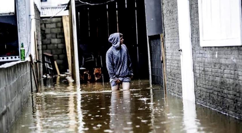 O número de pessoas afetadas pela chuva em Santa Catarina já chega a quase 4000 - Foto: Diorgenes Pandini / Diario Catarinense