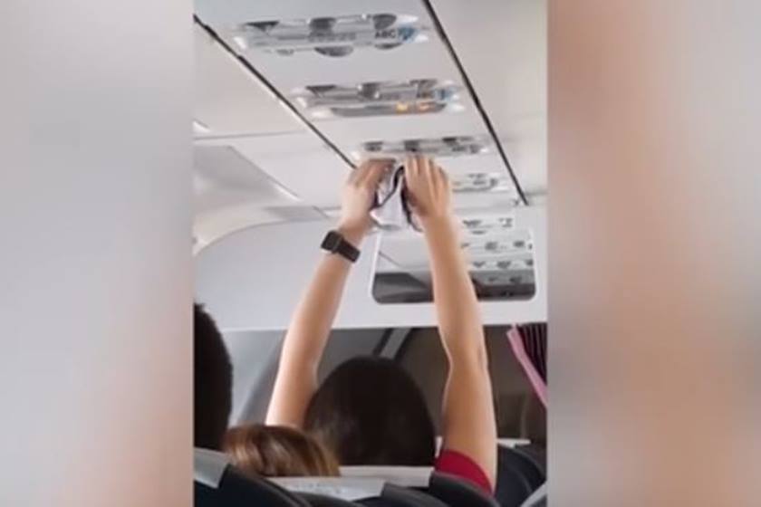 Vídeo mostra passageira secando a calcinha no ar-condicionado do avião - Foto - CEN - Daily Mail​