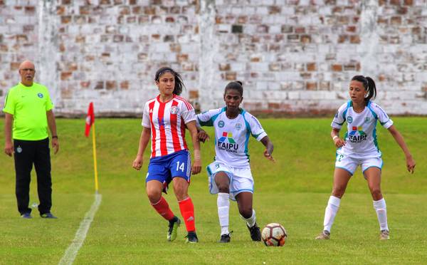 A equipe do Foz do Iguaçu derrotou a seleção paraguaia no futebol feminino - Foto: Divulgação