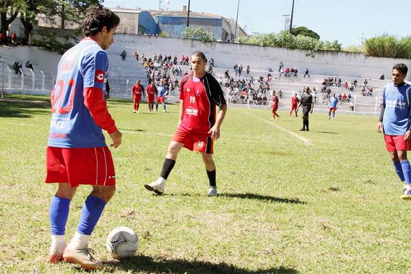 O Torneio 1º de Maio de Futebol em Apucarana será disputado em várias categorias - Foto: Divulgação