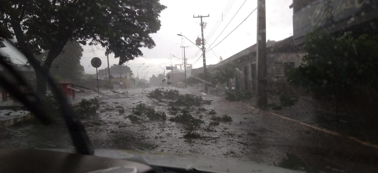 Chuva causou estragos em Cruzmaltina. Foto: Colaboração/WhatsApp