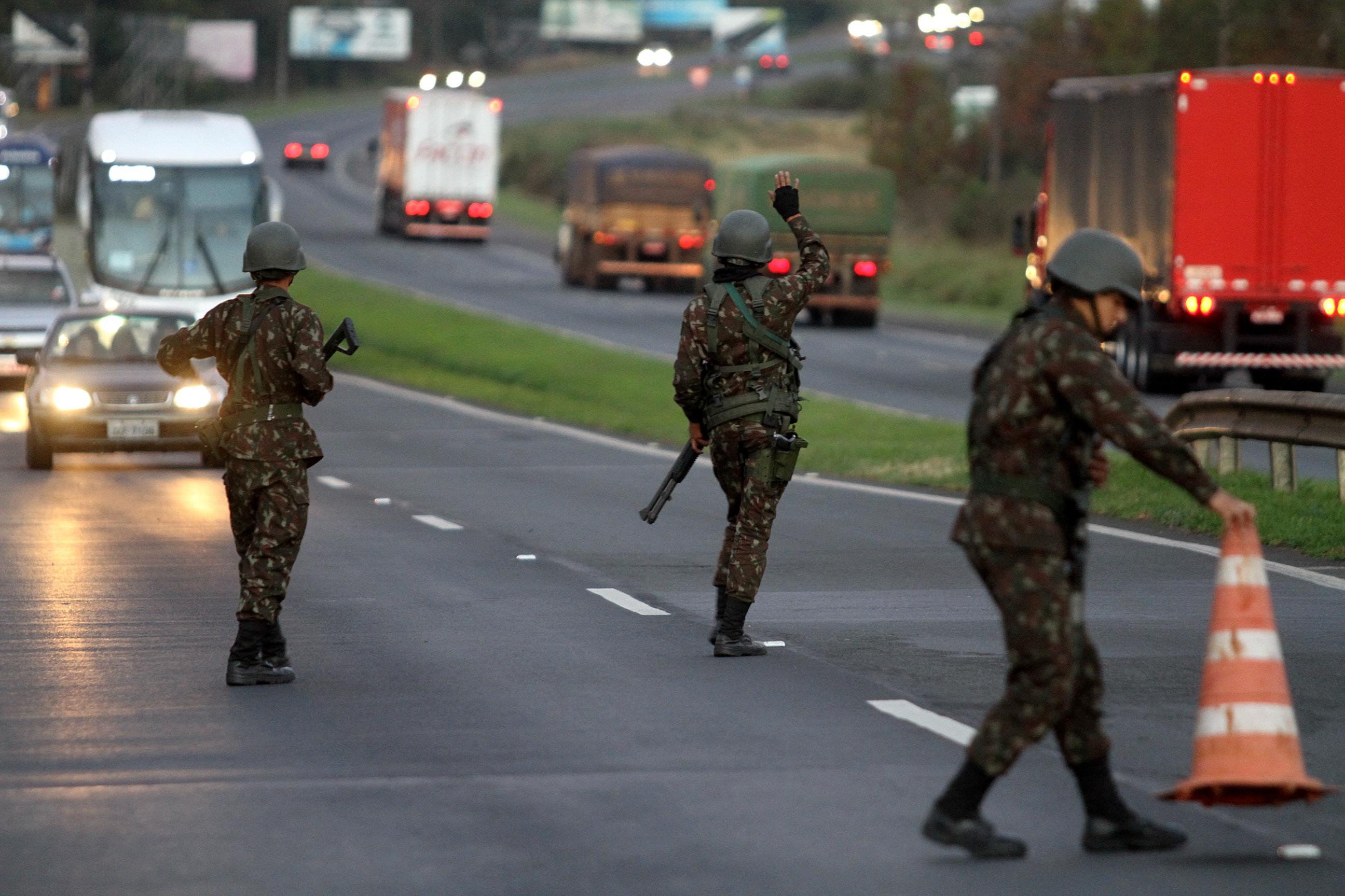 Exército retirou tropas das rodovias no Paraná nesta segunda-feira - Foto: Reprodução/Diário dos Campos