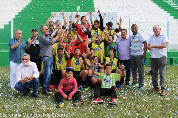 Os jogos decisivos da fase municipal do Bom de Bola aconteceram no Estádio dos Pássaros - Foto: Divulgação
