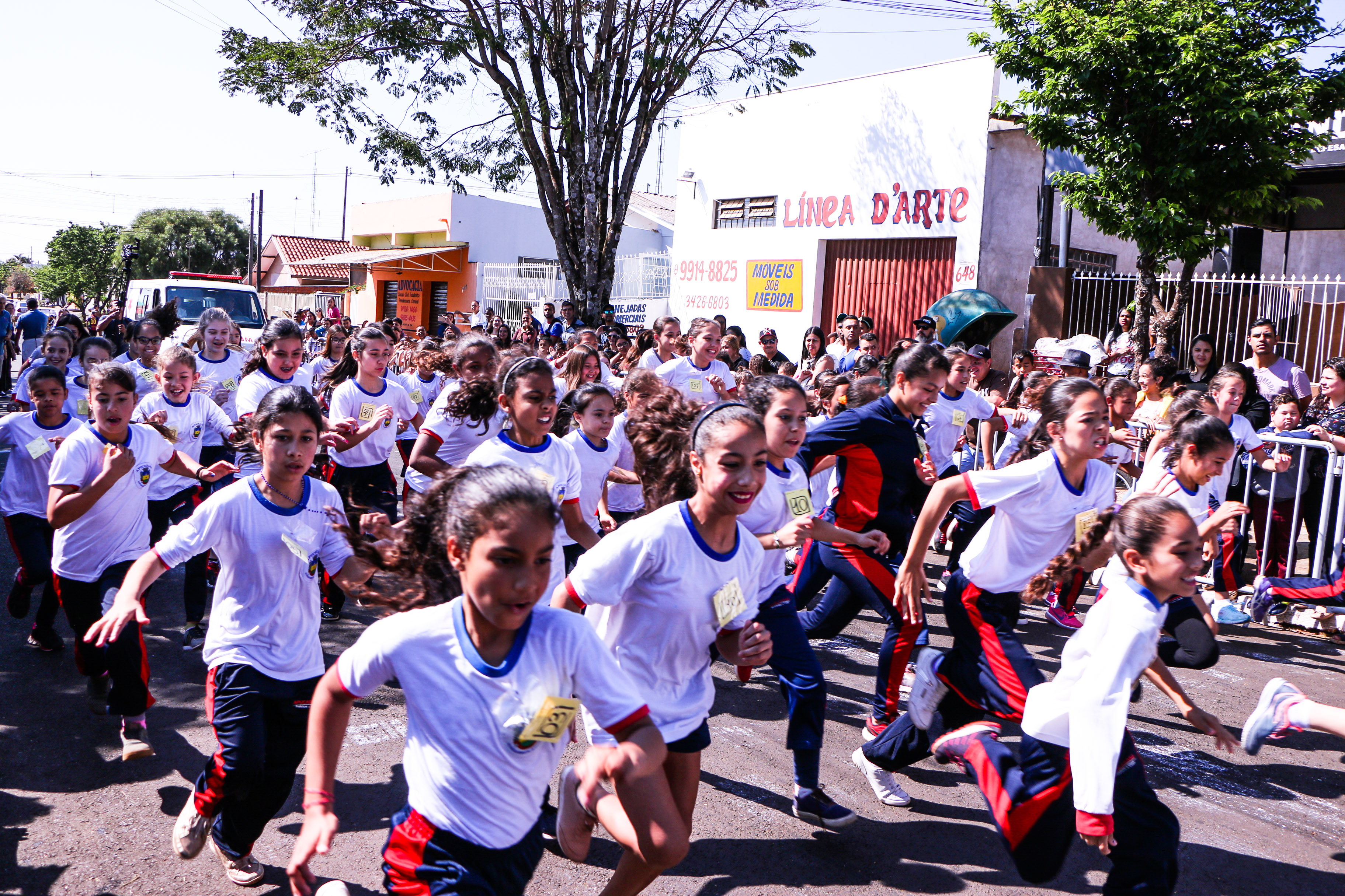 Alunos da rede municipal participaram de corrida de rua em Apucarana - Foto - Divulgação/Profeta