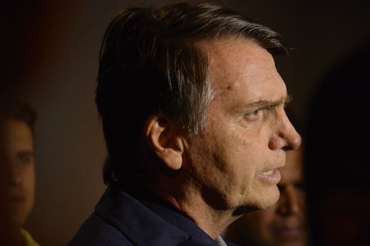 Bolsonaro propõe reforma administrativa para cortar gastos
