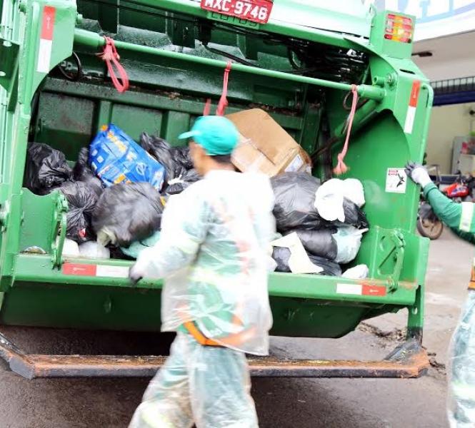 Acidente em Apucarana envolve caminhão da coleta de lixo e deixa moça gravemente ferida - Foto - Imagem ilustrativa