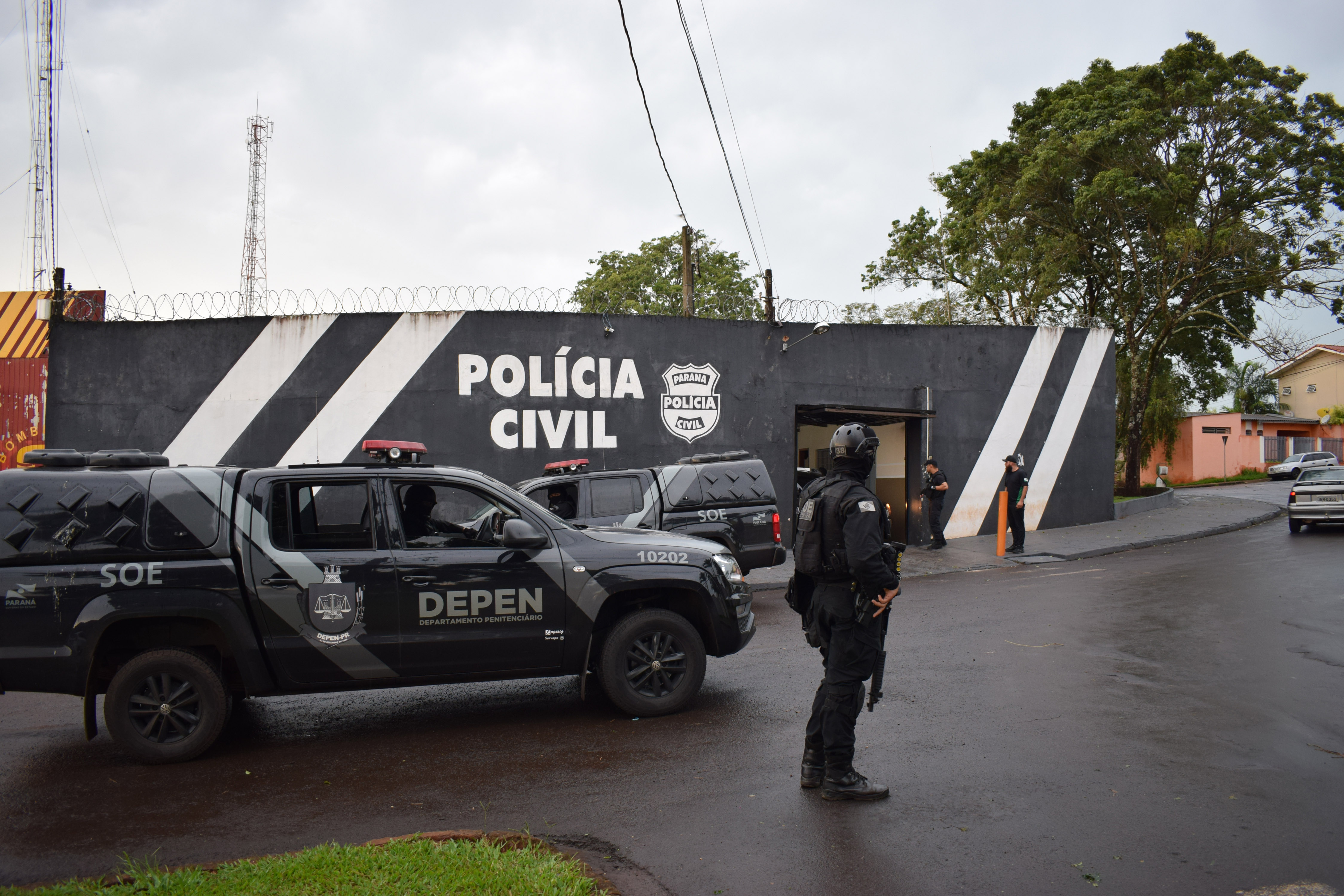 SOE e Polícia Civil realizam bate grade na Cadeia Publica de Ivaiporã