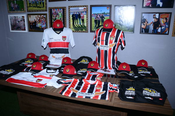 O kit da campanha "sócio torcedor" do Apucarana Sports também pode ser adquirido no Estádio Olímpio Barreto - Foto: Delair Garcia