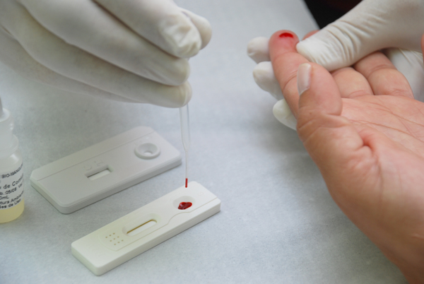 Entre os atendimentos, estão testes rápidos de HIV, sífilis e hepatite B e C. Foto: Reprodução