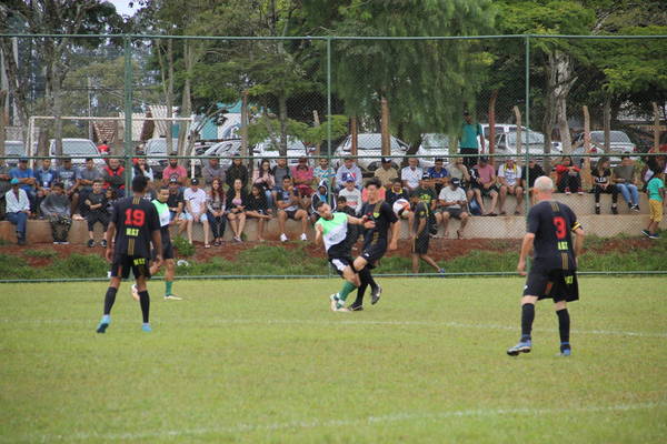 O Torneio do Trabalhador de Futebol em Apucarana foi iniciado no dia 14 de abril - Foto: www.oesporte.com.br