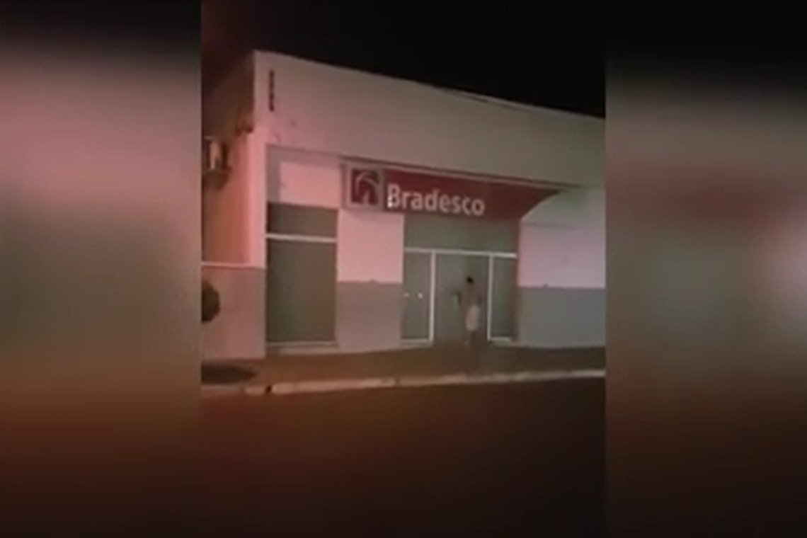 Criminosos invadem agência bancária em Rosário do Ivaí 