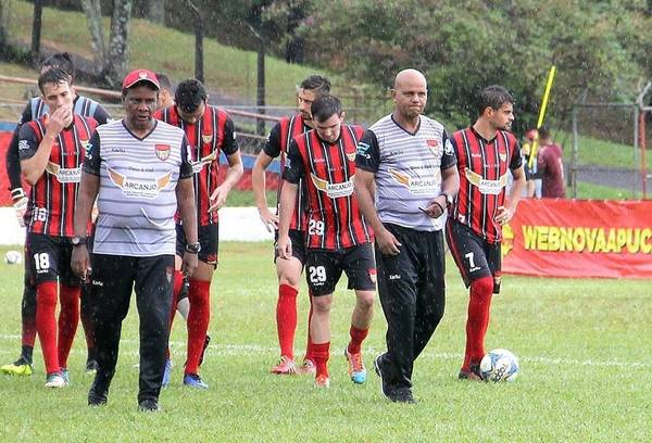 O treinador Norberto Lemos, do Apucarana, tem dúvidas para o jogo de domingo - Foto: Apucarana Sports/Divulgação