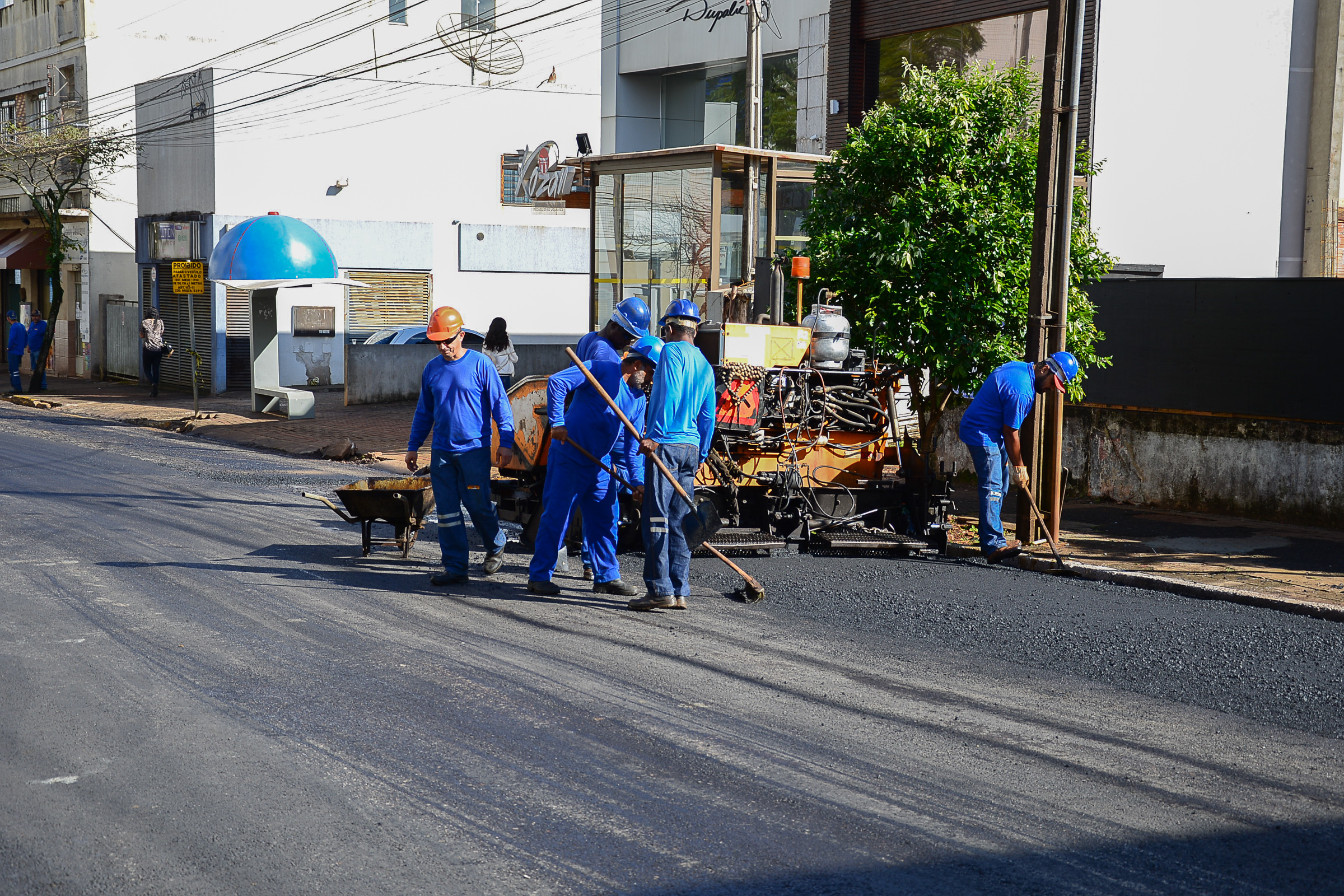 Obras de melhorias na Avenida Munhoz da Rocha são retomadas 