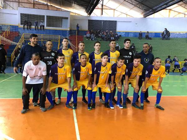 O time "A" de futsal do Colégio Mater Dei foi campeão invicto na fase regional dos JEP´s - Foto: Divulgação
