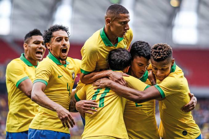 Brasil joga bem, anima a torcida e goleia o Peru