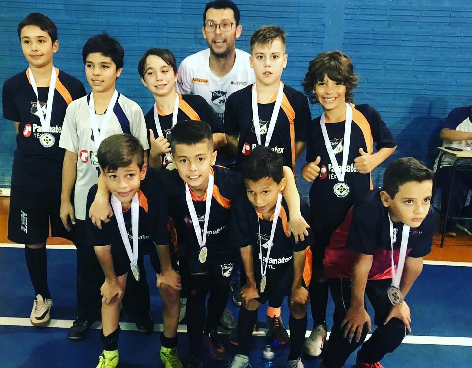 Os garotos do Clube 28 de Janeiro foram campeões da Copa Mater Dei - Foto: Divulgação