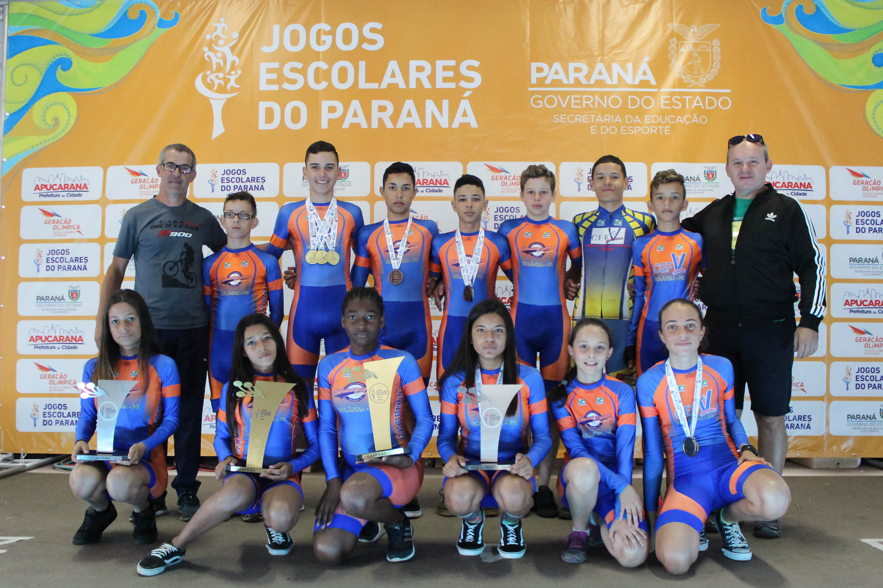 Equipes dos colégios de Rolândia na fase final dos JEP´s - Foto: Thaise Oliveira/Esporte Paraná